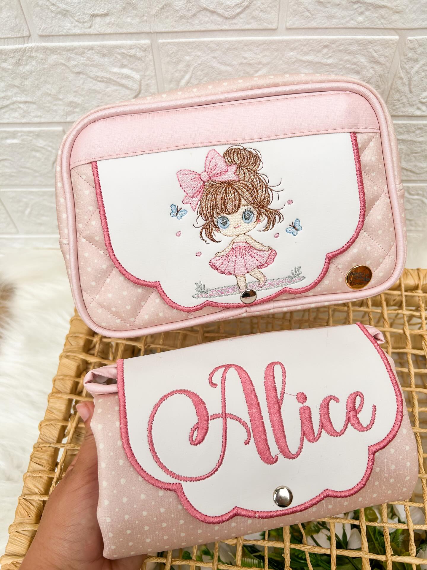 Necessaire higiene com trocador acoplado